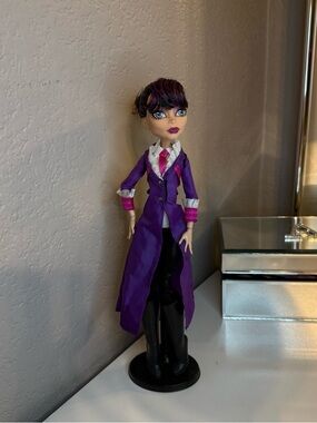 Monster High Headless Headmistress Bloodgood Fashion Doll